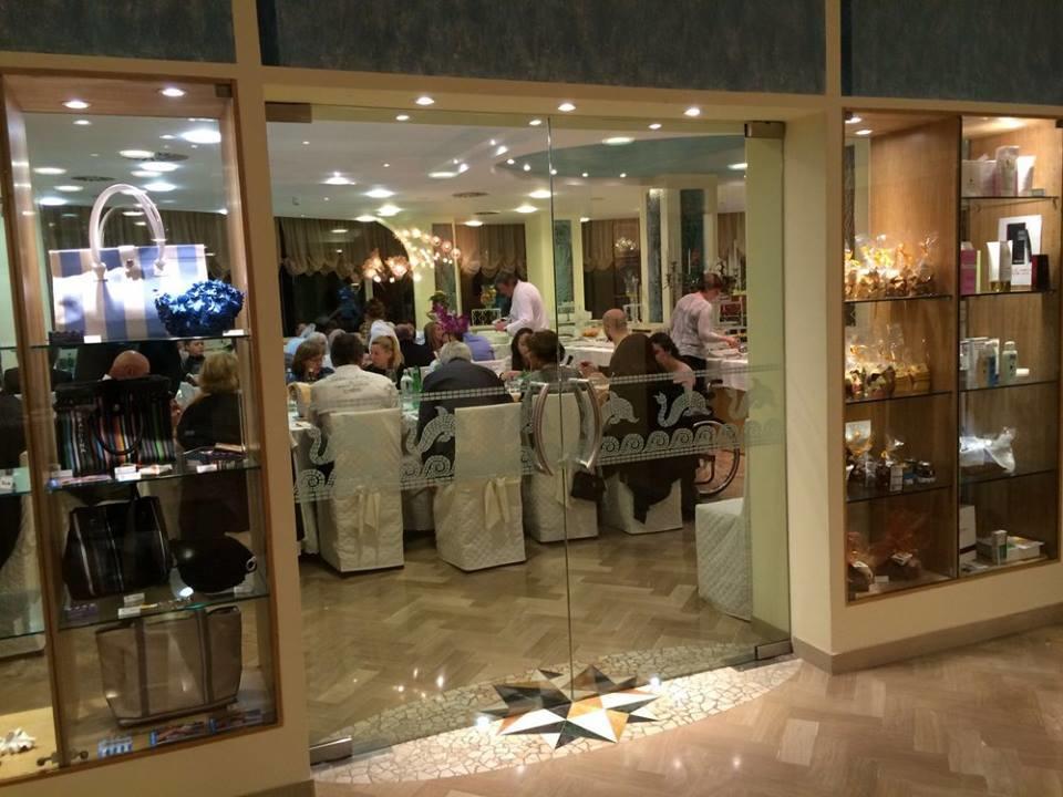 Hotel Lady Mary Мілано-Маріттіма Екстер'єр фото