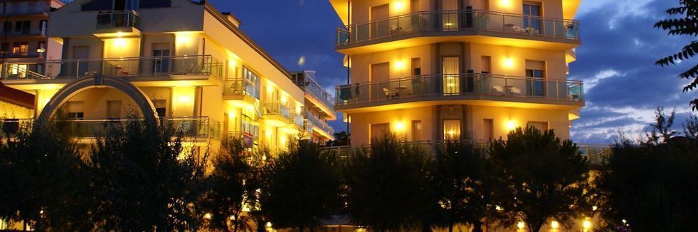 Hotel Lady Mary Мілано-Маріттіма Екстер'єр фото