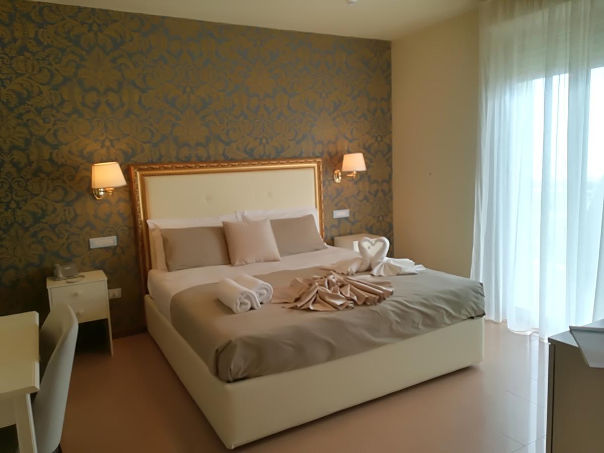 Hotel Lady Mary Мілано-Маріттіма Екстер'єр фото