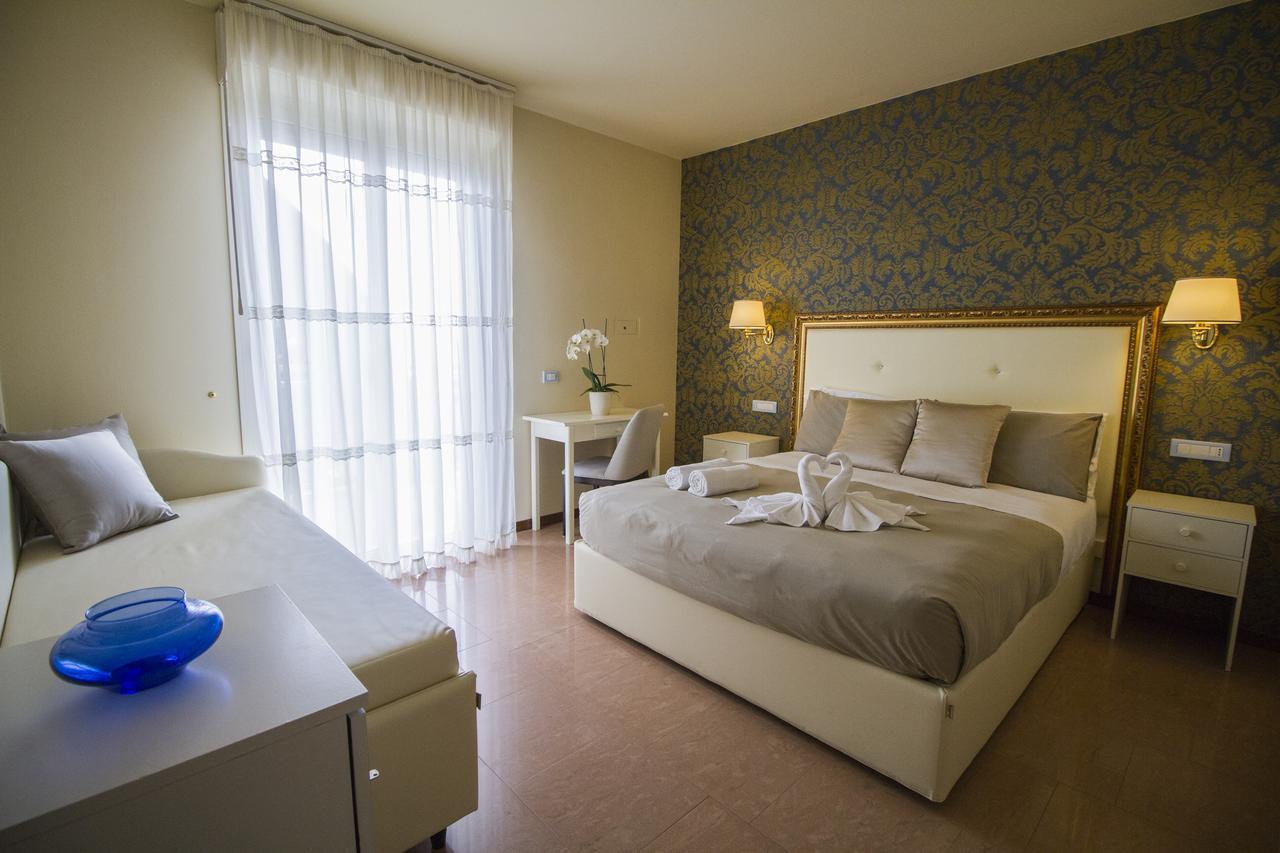 Hotel Lady Mary Мілано-Маріттіма Екстер'єр фото