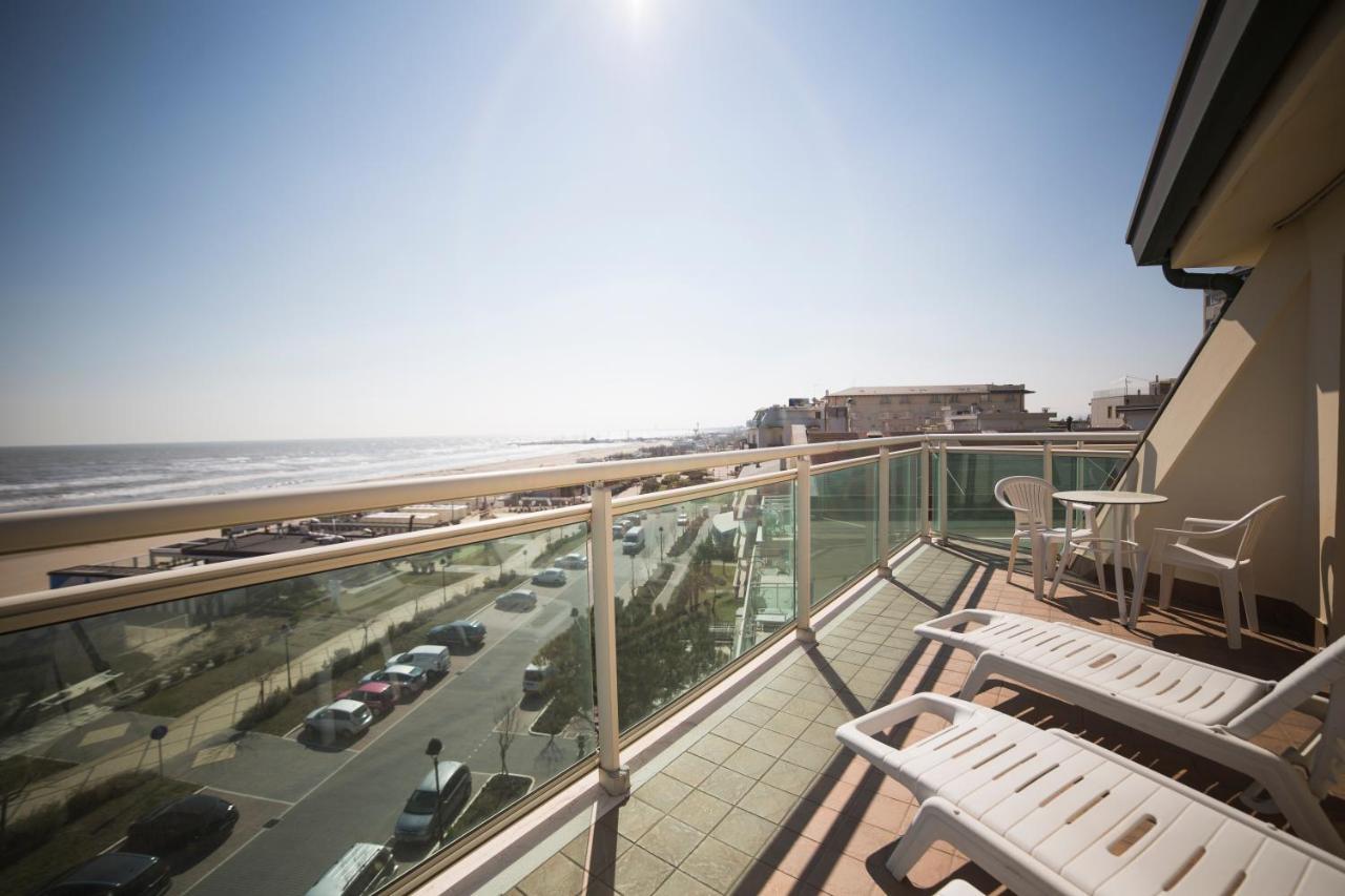 Hotel Lady Mary Мілано-Маріттіма Екстер'єр фото