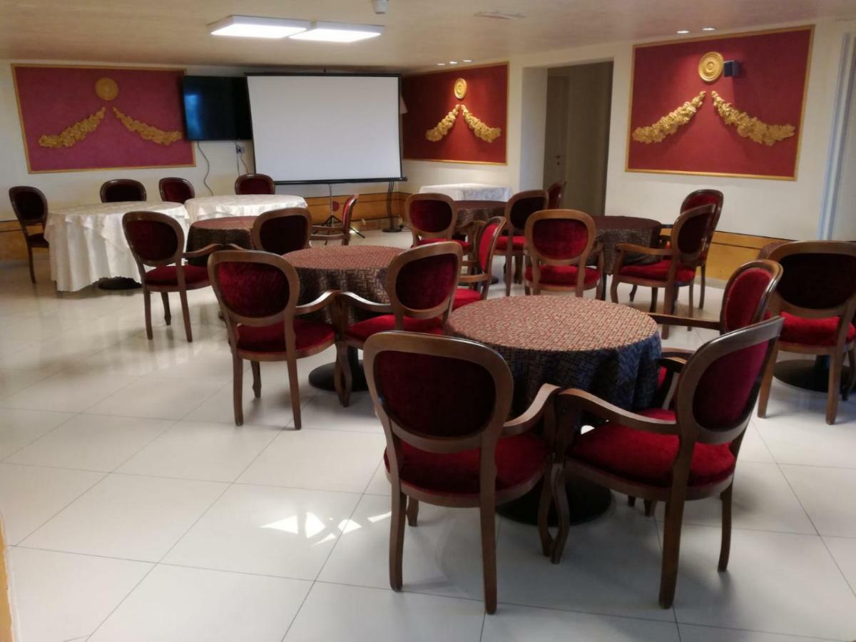 Hotel Lady Mary Мілано-Маріттіма Екстер'єр фото